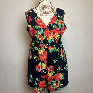 Romper with deep V-neck and floral pattern
